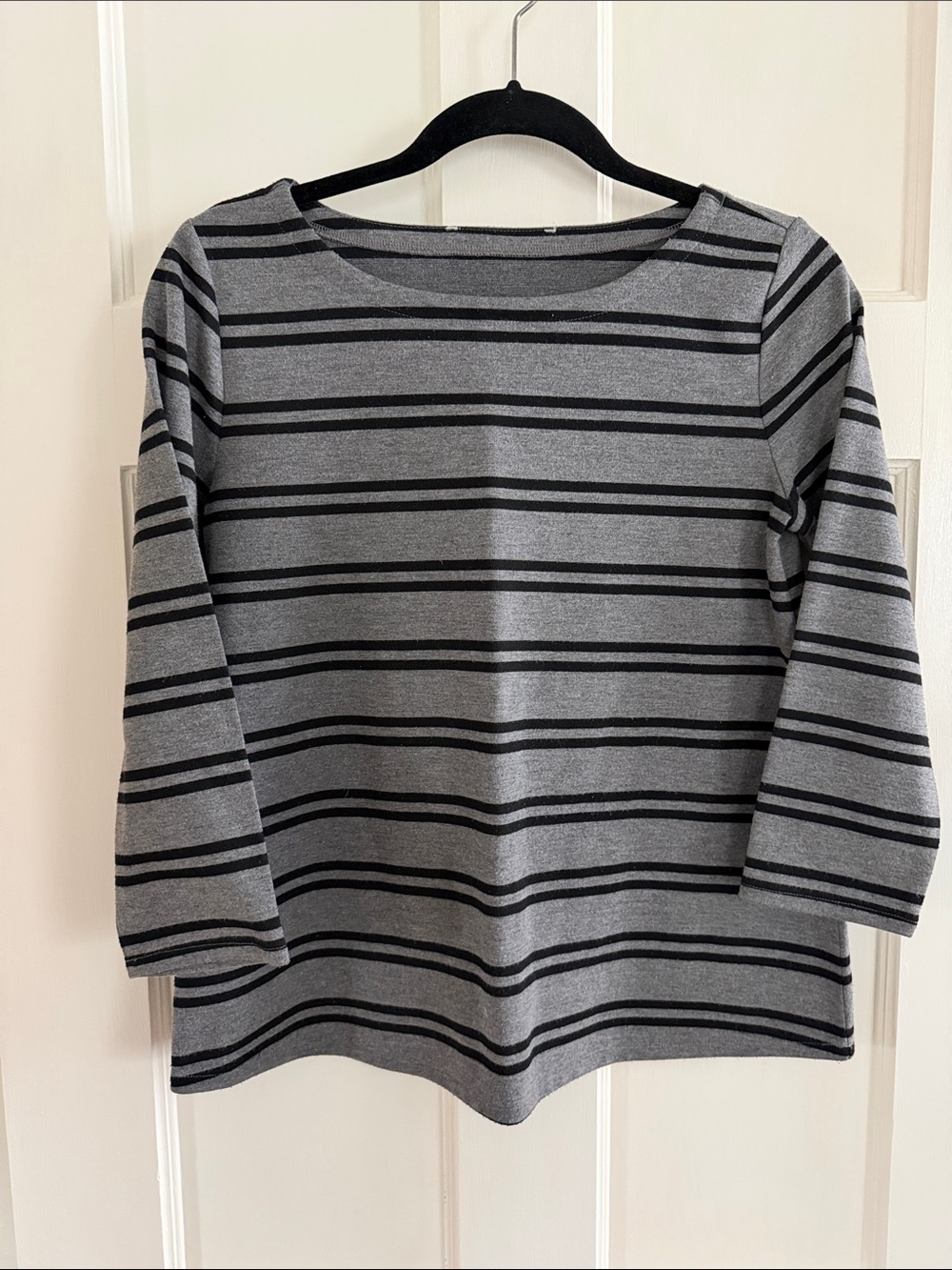 🕶️Loft gray/black striped top. 3/4 sleeves. Boat neck. Size S.